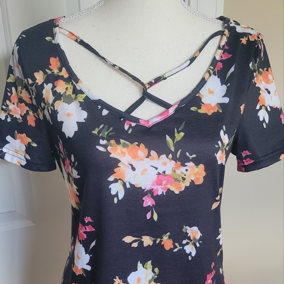 Dakotoo Ladies Top - Picture 4 of 4